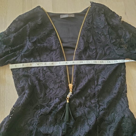 Black Lace High-Low Peplum Style Long Sleeve Top - Picture 3 of 8